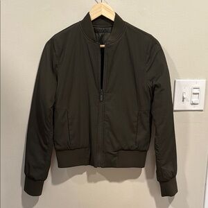 LULULEMON Olive Green Crepe / Quilted Reversible Bomber Jacket sz 4